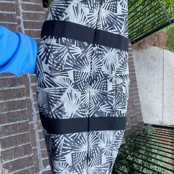 DAY by Birger et Mikkelsen abstract, palm print weekender bag! The Gweneth tote. - Picture 8 of 8